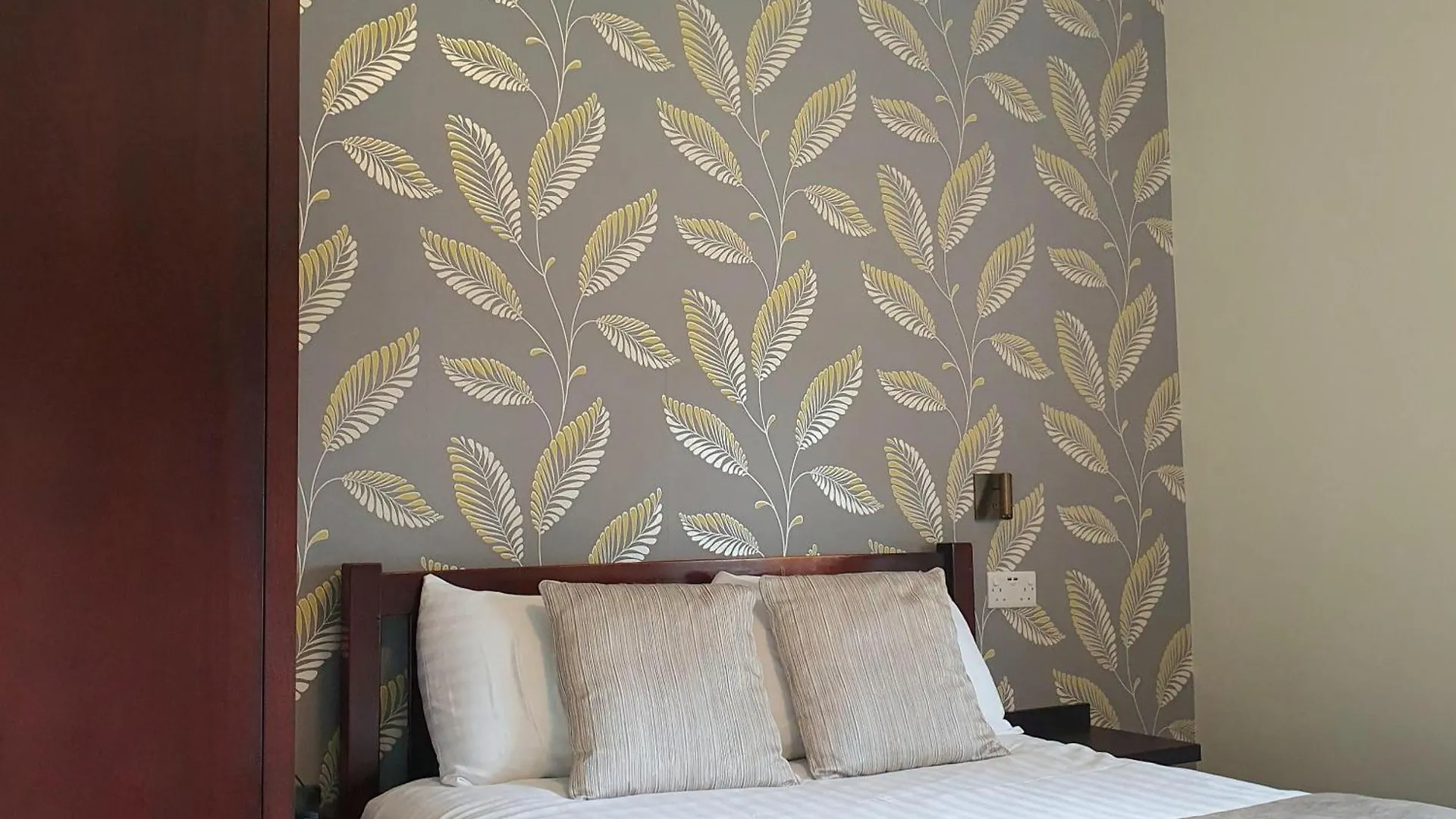 Manor Parc Hotel Cardiff 3*,  Reino Unido